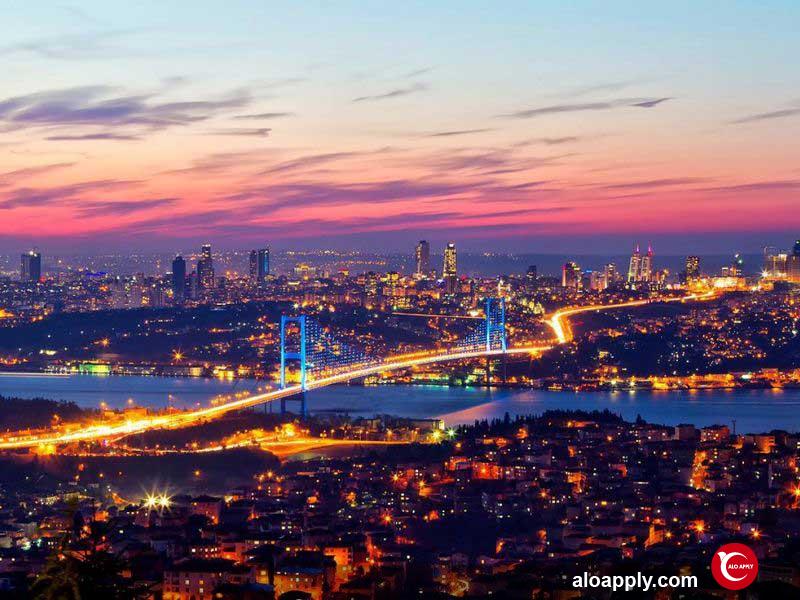 خیابان های استانبول در شب 